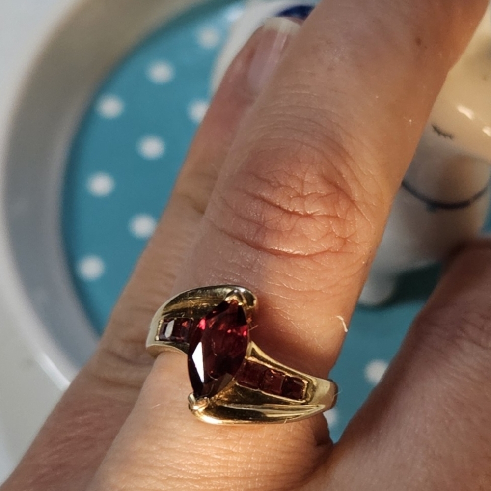 10k Gold and Garnet Ring Sz 5.5 - Picture 6 of 9